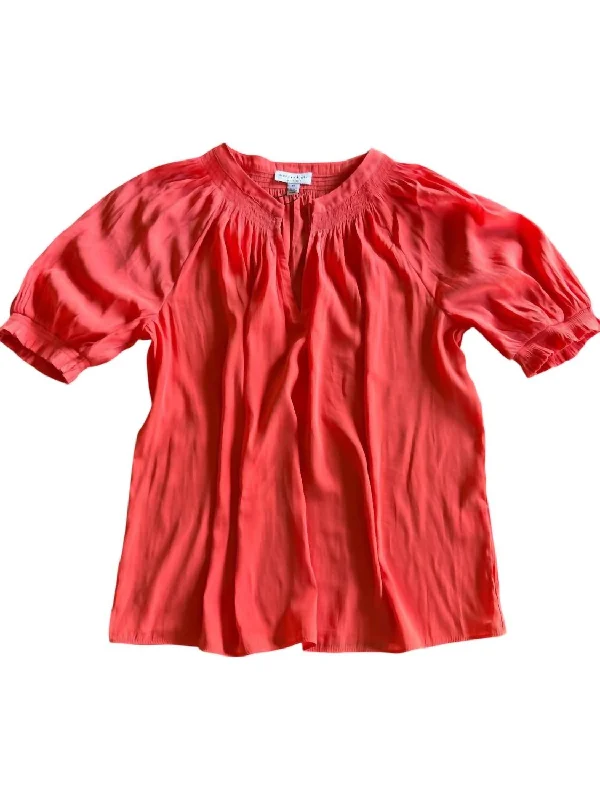 Women's Portola Shirt In CoralFitted Shirts