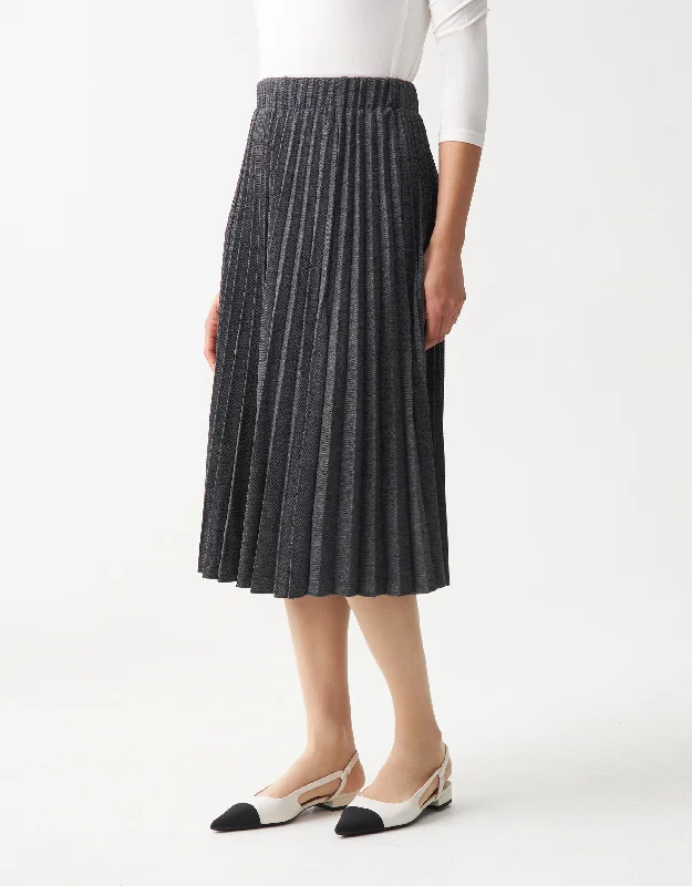 29" Woven Accordian Pleat Skirt with Covered Elastic Waistband Gray HeatherWaterproof Skirt