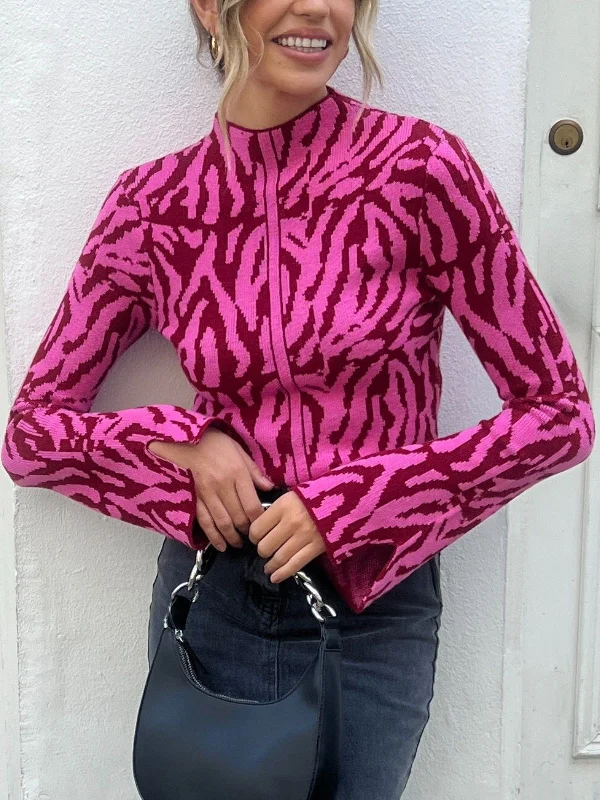 Back-closure BraZaria Zebra Jacquard High Neck Top / Pink